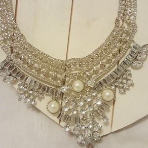 STATEMENT NECKLACE